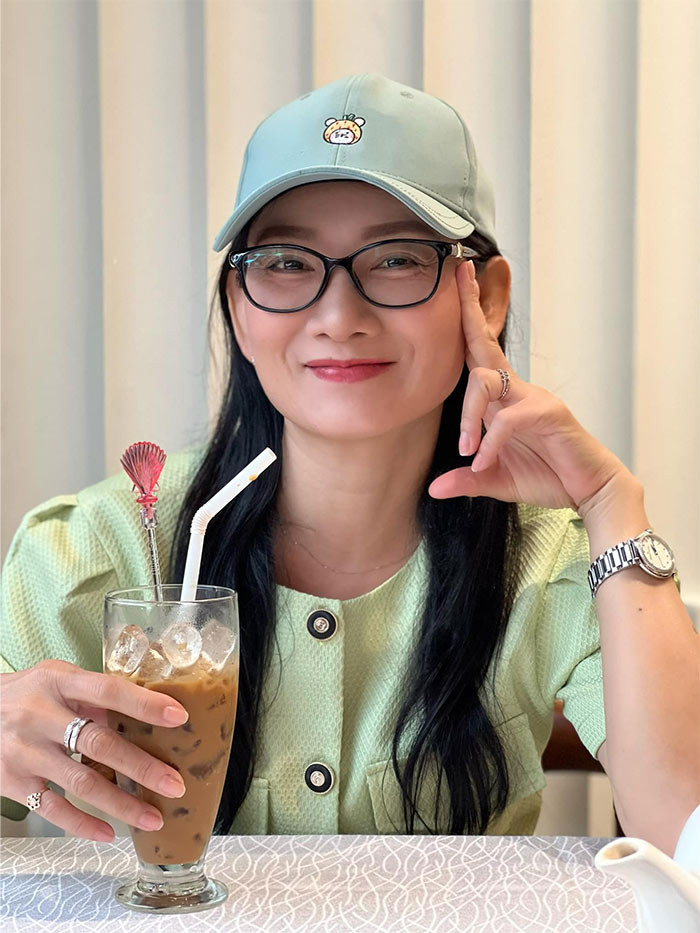 Năm 2021, trong một cuộc phỏng vấn với Vietnamnet, nữ diễn viên "Đừng nói khi yêu" chia sẻ cô đang tìm hiểu một người đàn ông.