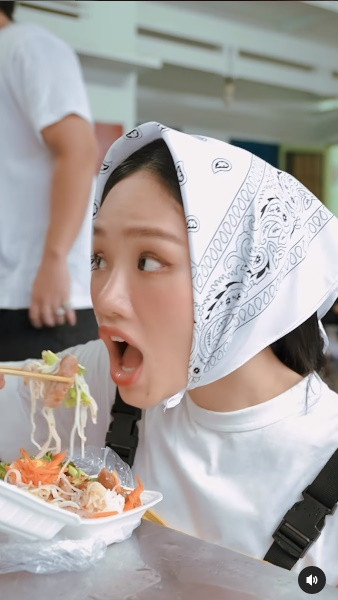 Giọng ca "Em là bà nội của anh" vẫn ăn uống đủ dinh dưỡng và đặc biệt không cắt tinh bột.