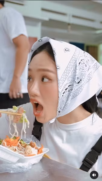 Giọng ca "Em là bà nội của anh" vẫn ăn uống đủ dinh dưỡng và đặc biệt không cắt tinh bột.