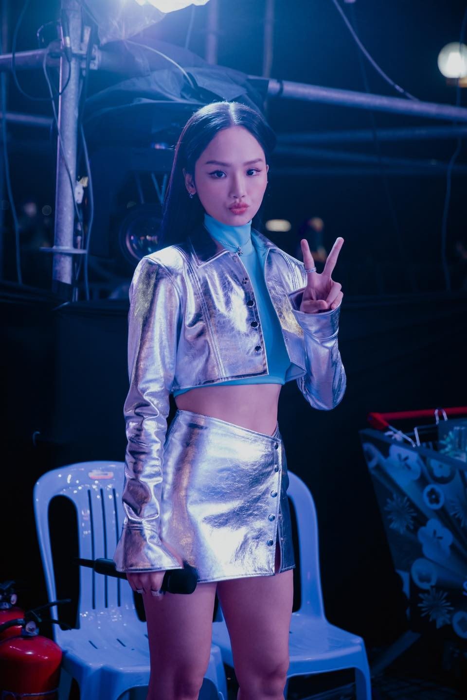 Vóc dáng gợi cảm và thon gọn cùng vòng eo phẳng lì của Miu Lê.