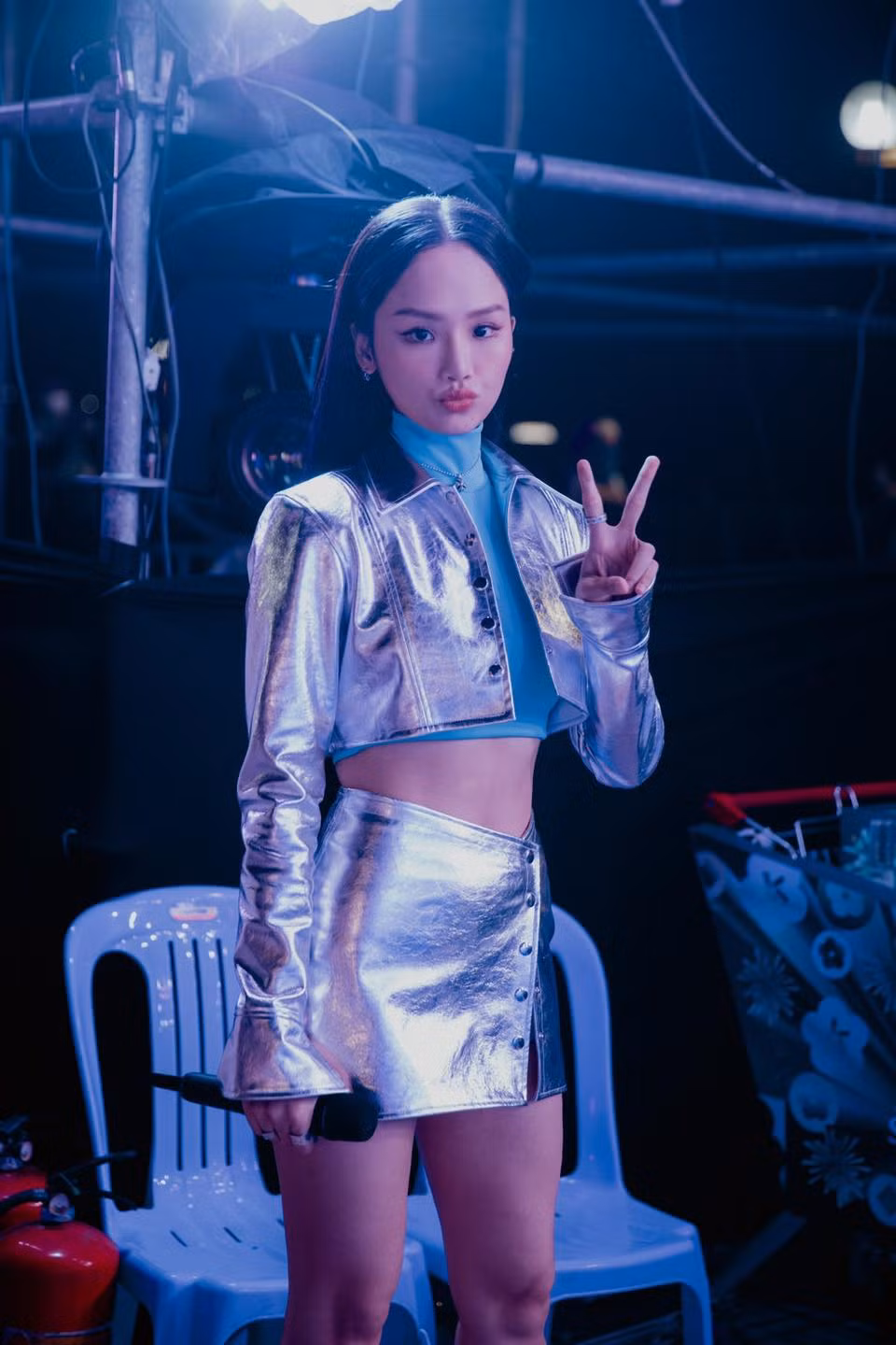 Vóc dáng gợi cảm và thon gọn cùng vòng eo phẳng lì của Miu Lê.