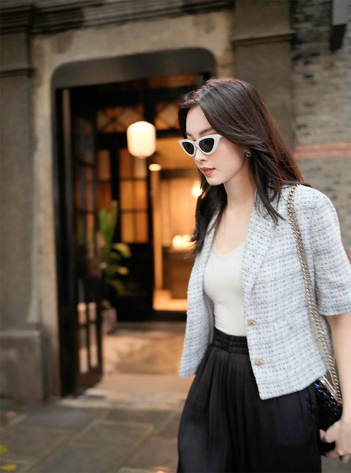 Đặng Thu Thảo nổi tiếng là hoa hậu ăn mặc giản dị và kín đáo nhất Vbiz.