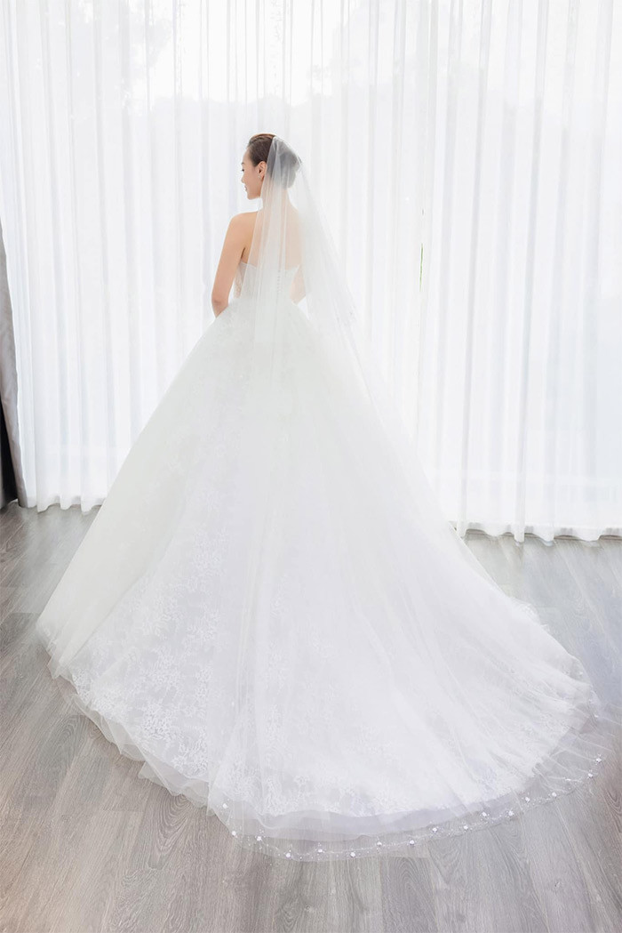 Phuong Oanh khoe anh thu vay cuoi truoc ngay hon le