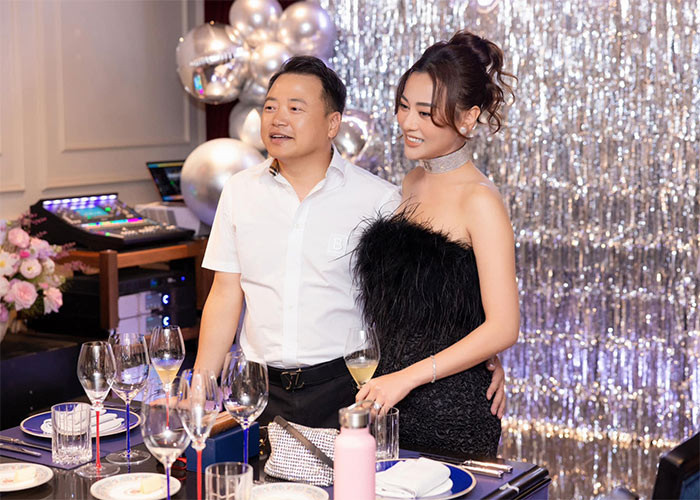 Trước đó, Phương Oanh vừa tổ chức sinh nhật lần thứ 34 của mình bên chồng và bạn bè thân thiết. (Ảnh: FBNV)