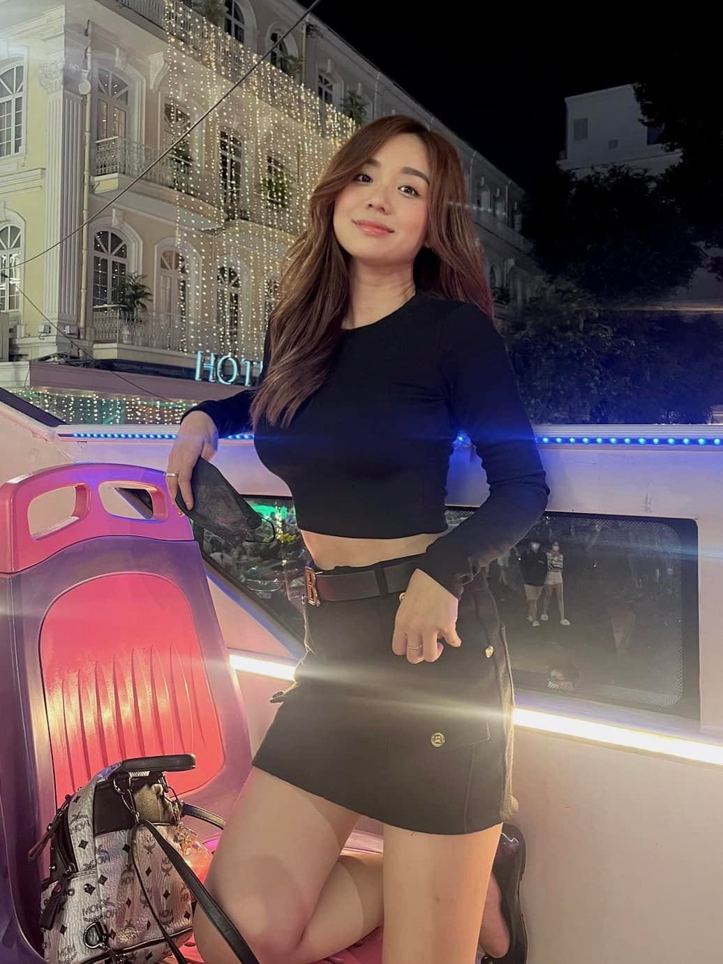 Mỹ nhân 9X chăm đăng ảnh khoe nhan sắc ngày càng trẻ trung, gợi cảm cùng những khoảnh khắc hạnh phúc bên hai con.