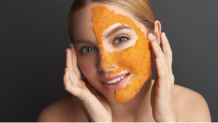 Ngoài tự làm mặt nạ cà rốt cùng mật ong như "cô Trúc" trong phim "Bỗng dưng muốn khóc", dưới đây là gợi ý cách làm các loại mặt nạ cà rốt có tác dụng dưỡng da thần kỳ theo trang Boldsky. Theo lời khuyên của các chuyên gia làm đẹp, chỉ nên áp dụng các loại mặt nạ từ tự nhiên khoảng 2-3 lần/tuần. Nếu lạm dụng có thể sẽ gây phản tác dụng, khiến da nghẹt thở, giảm tuần hoàn. Ảnh: iStock.