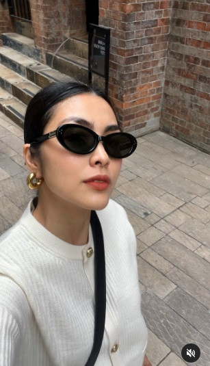 Ngoài táo, bơ, dâu, cà rốt là thực phẩm yêu thích của bà mẹ 3 con. Mỹ nhân sinh năm 1986 dùng xác cà rốt sau khi làm nước ép, trộn với hai thìa mật ong để làm thành mặt nạ giúp làn da căng mịn, hồng hào.