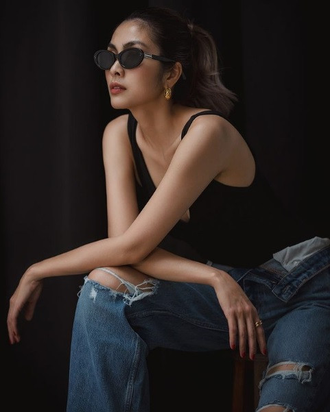 Mỹ nhân họ Tăng còn làm đẹp từ bên trong bằng cách ăn uống điều độ với khẩu phần có nhiều rau xanh, trái cây và uống nhiều nước.