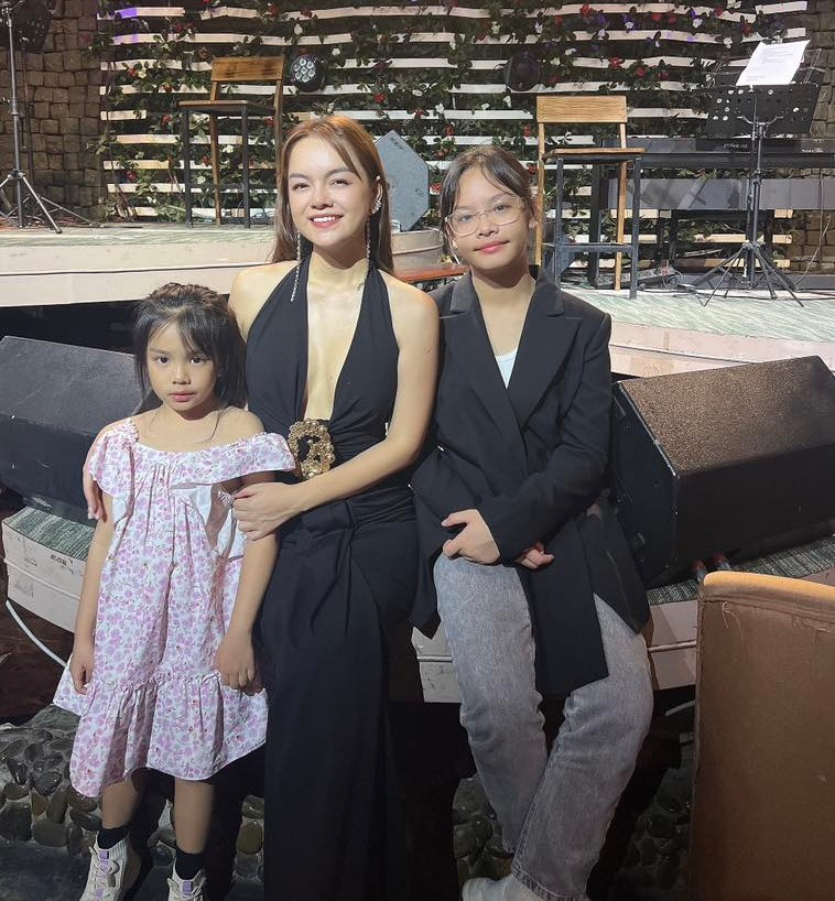 Nữ ca sĩ thường xuyên chia sẻ tổ ấm hạnh phúc bên 3 con gái nhưng giấu nhẹm hình ảnh về bạn trai.