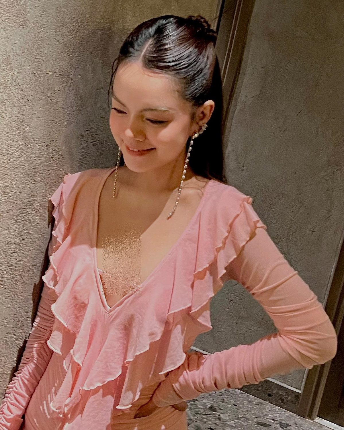 Phong cách thời trang của Phạm Quỳnh Anh cũng ngày một thăng hạng.