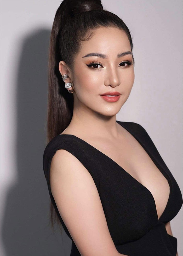 Mỗi khi lên đồ đi dự sự kiện hay làm mẫu chụp ảnh, Thúy Nga luôn khiến công chúng bất ngờ vì vẻ ngoài xinh đẹp của cô.