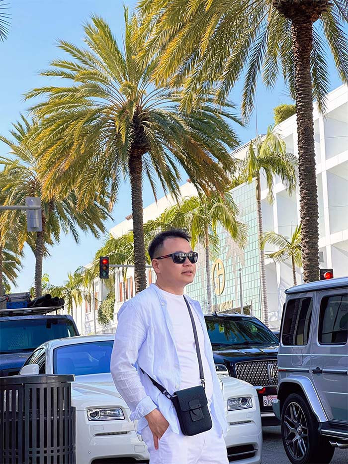 Sau đám hỏi ngày 26/7, Phương Oanh và Shark Bình đã sang Mỹ hưởng tuần trăng mật.