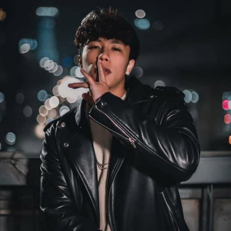 Long Vũ được khen là càng lớn càng rắn rỏi, nam tính.