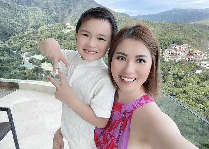 Mặc dù bố mẹ chia tay nhưng do cách cư xử khéo léo của Đan Trường và Thuỷ Tiên nên bé Mathis luôn vui vẻ vì được ba mẹ quan tâm.