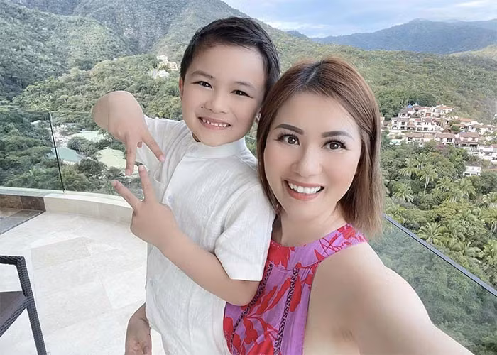 Mặc dù bố mẹ chia tay nhưng do cách cư xử khéo léo của Đan Trường và Thuỷ Tiên nên bé Mathis luôn vui vẻ vì được ba mẹ quan tâm.