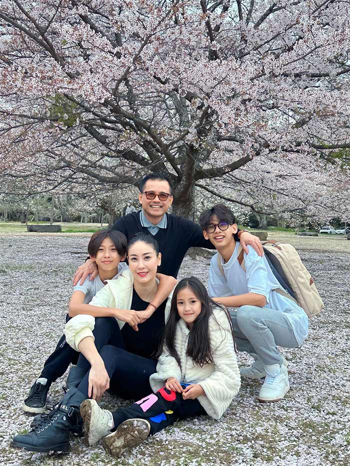 Gia đình Hà Kiều Anh hiện sống trong một ngôi biệt thự sang trọng được xây dựng hoành tráng trên diện tích 500 m2 tại thành phố Thủ Đức.