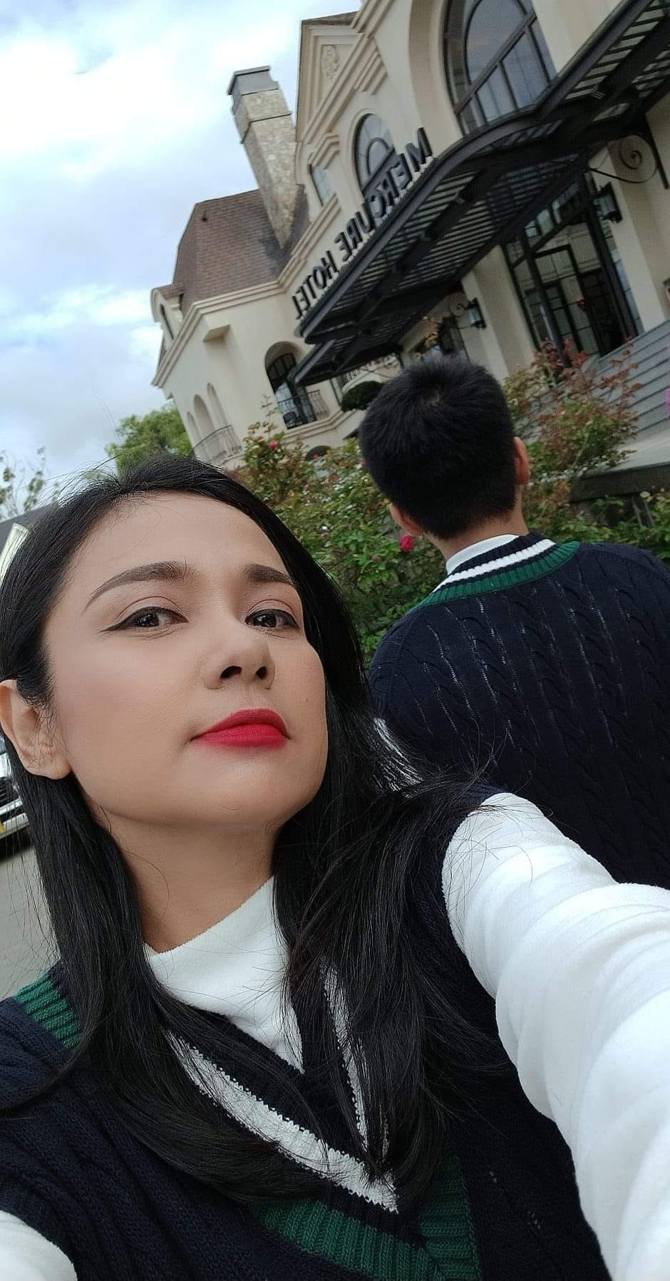 Dù chăm khoe ảnh quý tử nhưng nữ diễn viên vẫn giấu mặt con. Danh tính cha của con trai Việt Trinh cũng là điều bí ẩn.