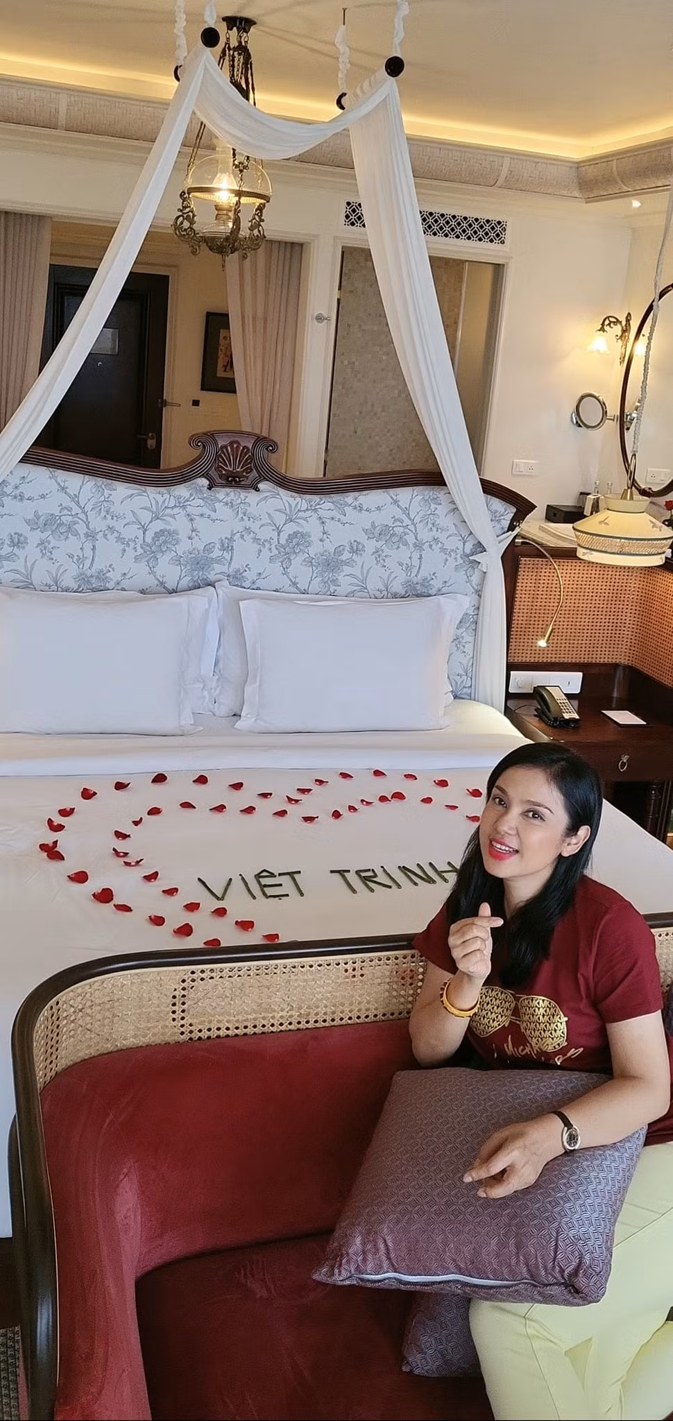 Ở tuổi 51, Việt Trinh vẫn giữ được nhan sắc "không tuổi". Thời gian gần đây, cô chia sẻ gặp chút vấn đề về sức khỏe nên phải tìm đến vật lý trị liệu.