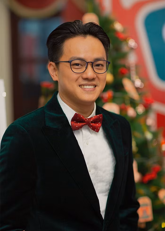 Trần Nhật Minh từng có thời gian du học tại Magnitogorsk Liên bang Nga. Anh tốt nghiệp loại xuất sắc chuyên ngành Chỉ huy Hợp xướng năm 2004. (Ảnh: FBNV)