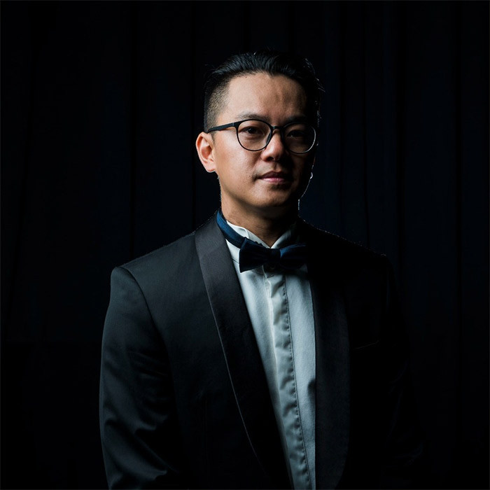 Trần Nhật Minh là người đồng sáng lập dàn nhạc bán cổ điển Saigon Pops Orchestra (2016) với mong muốn đưa nhạc cổ điển đến gần công chúng hơn thông qua các chương trình biểu diễn kết hợp cùng các nghệ sĩ nhạc nhẹ. (Ảnh: FBNV)