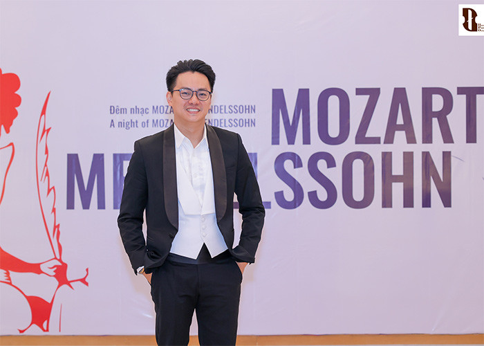 Năm 2007, anh tốt nghiệp Thạc sĩ âm nhạc tại Nhạc viện Tchaikovsky, Moscow, chuyên ngành Chỉ huy Hợp xướng dưới sự hướng dẫn của Giáo sư Boris Grigorevich Telvin. (Ảnh: FBNV)