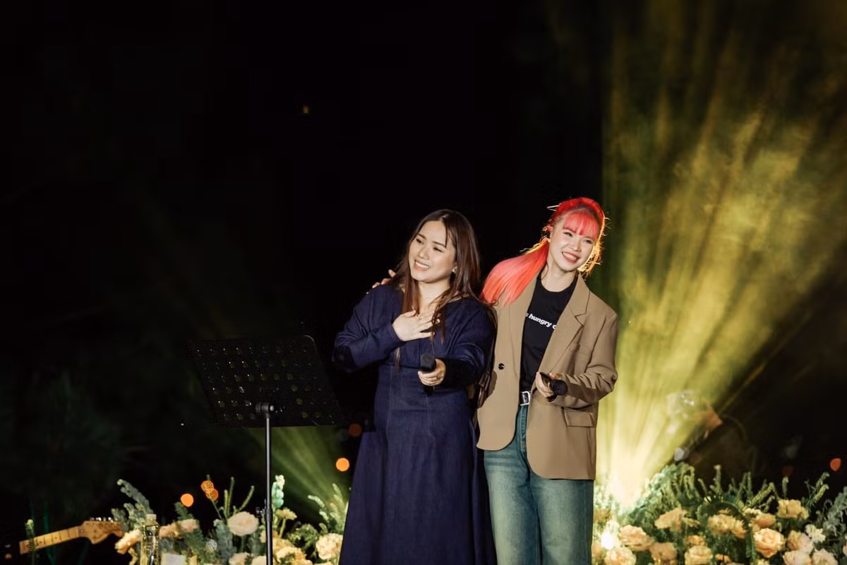 Cơ duyên khiến Khởi My quay lại với con đường nghệ thuật là cô nằm mơ được một nhạc sĩ rất thân khuyên đi hát trở lại. Sau đó, nữ ca sĩ quê Đồng Nai đã nhắn tin cho người anh này và ngay lập tức có hai bài hát mới để thu âm.