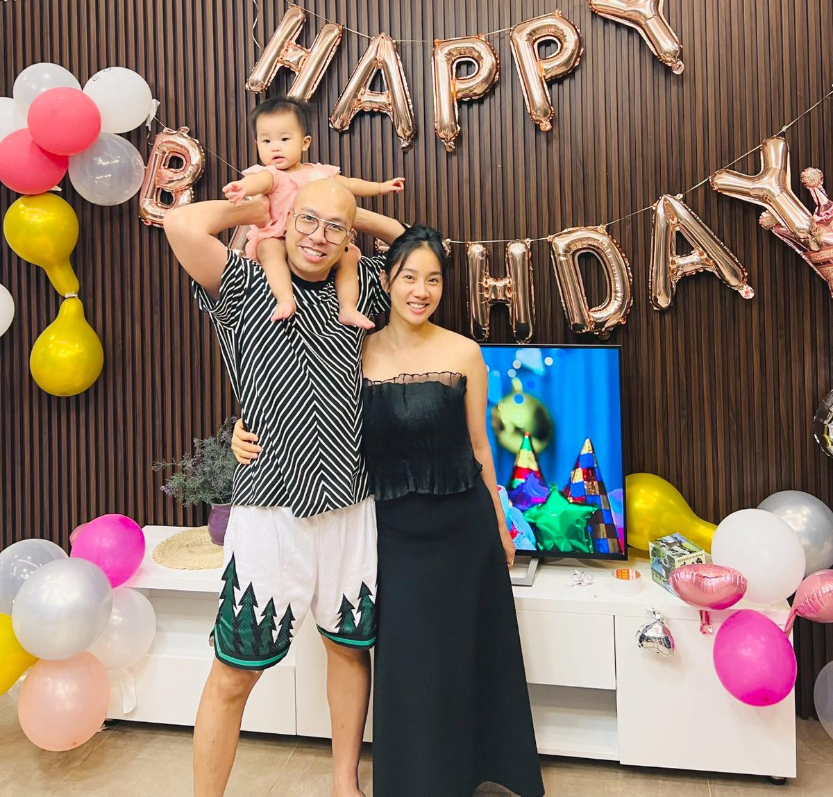 Phạm Lịch có cuộc hôn nhân viên mãn bên ông xã Toàn Trung. Cả hai kết hôn vào đầu năm 2022 và sớm chào đón con gái đầu lòng.