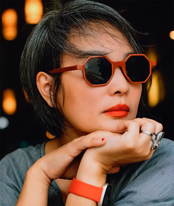 Trước khi gia nhập tứ ca Ngẫu Nhiên, Minh Anh là một người mẫu nổi tiếng và được nhiều người biết tới với chuyện tình cùng cố tài tử Lê Công Tuấn Anh.