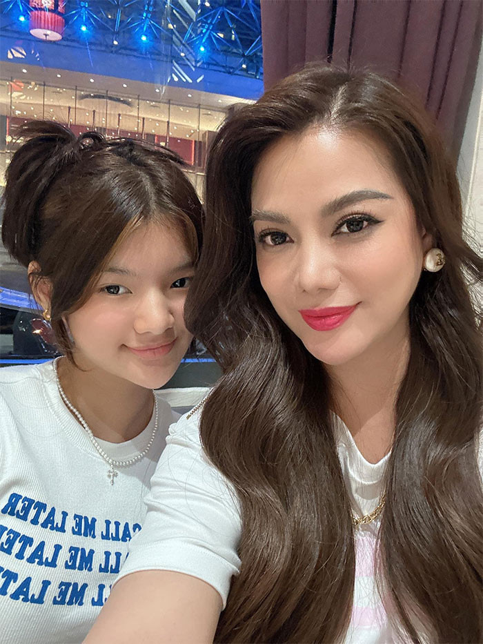 Sau khi nhóm tứ ca Ngẫu Nhiên tan rã, Trương Ngọc Ánh tập trung cho điện ảnh và kinh doanh. Cô vừa là diễn viên vừa là nhà sản xuất phim và được nhiều người biết tới qua các bộ phim như: "Đồng tiền xương máu", "Lục Vân Tiên", "Hương Ga", "Sắc đẹp ngàn cân"... Ly hôn với nam diễn viên Trần Bảo Sơn vào năm 2014 sau 8 năm chung sống, Trương Ngọc Ánh hiện sống cùng con gái Bảo Tiên.