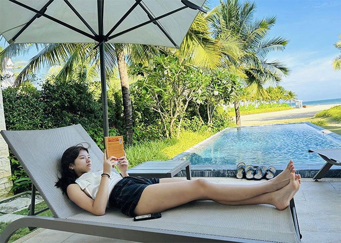 Bảo Tiên được cho là có khuôn mặt giống bố nhưng vóc dáng, đôi chân dài miên man thì thừa hưởng từ mẹ.