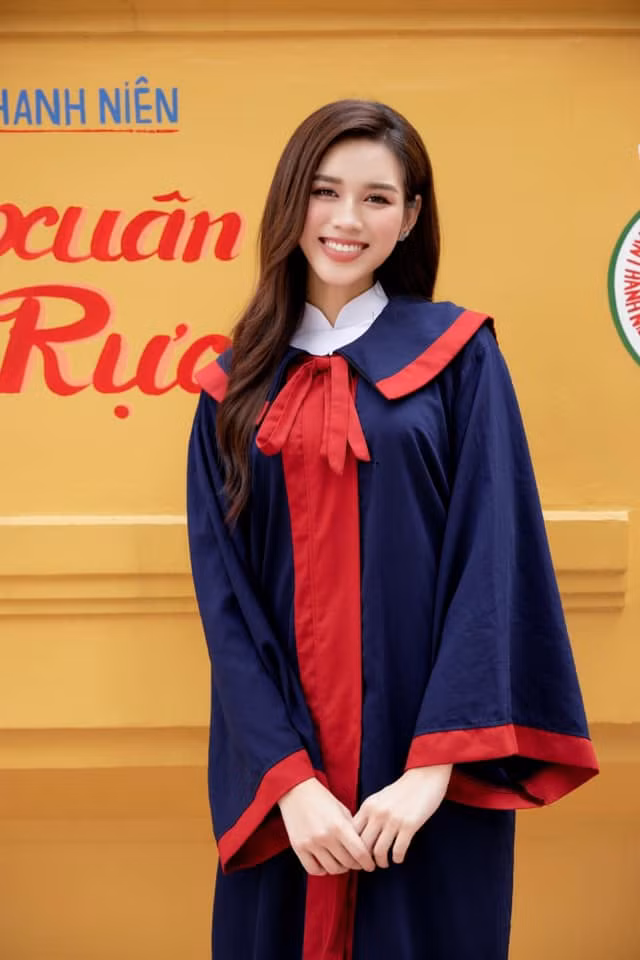 Đỗ Thị Hà tâm sự chân thành: "Hà luôn cố gắng để cân bằng giữa việc học ở Hà Nội và đi "chạy show" ở ngoài kia. Dù rất mệt mỏi nhưng Hà chấp nhận đánh đổi thời gian, công sức, tuổi trẻ để nhận lại sự trải nghiệm và trưởng thành". Ảnh: Hàn Thành Đạt.