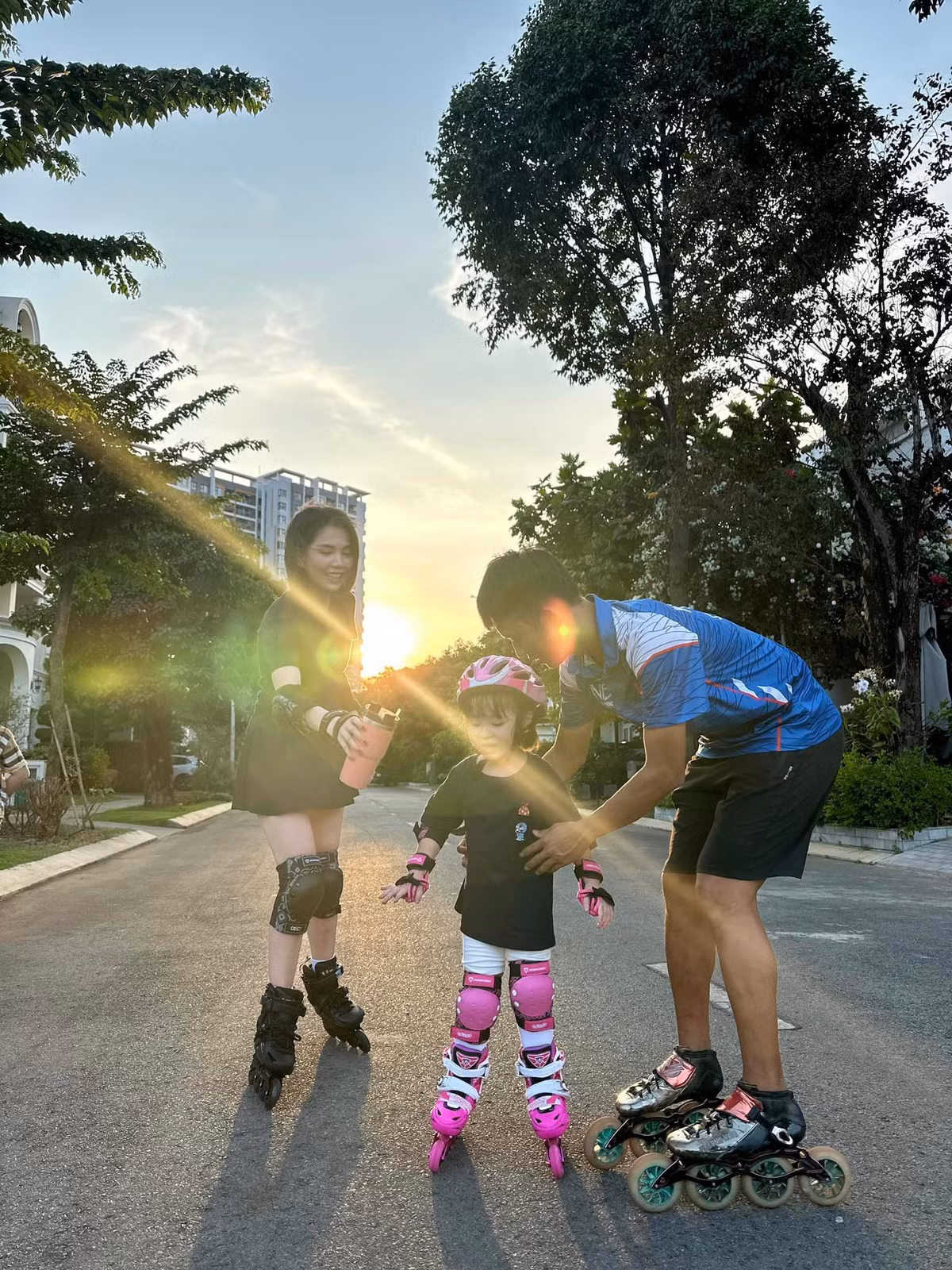 Nữ diễn viên "Chị chị em em 2" thường xuyên chia sẻ những khoảnh khắc cô chăm chỉ tập luyện và truyền cảm hứng rèn luyện thân thể cho các chị em.