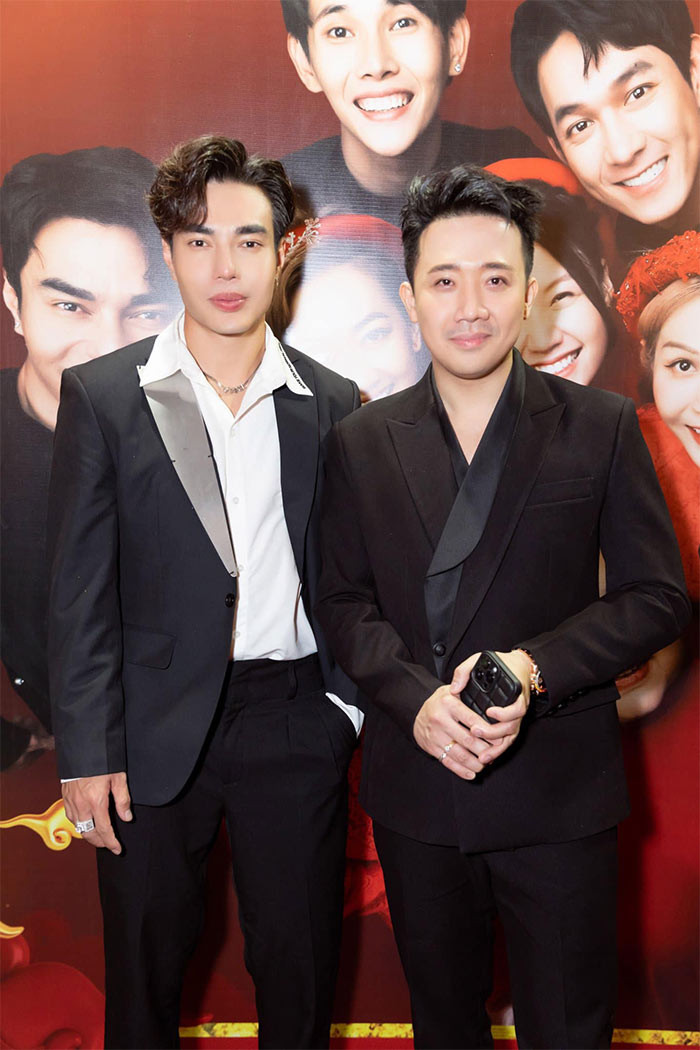 Ngày 26/4, mạng xã hội lan truyền tin đồn nhảm tố Trấn Thành cùng Lê Dương Bảo Lâm, Hiền Hồ đi bar hết 187 triệu đồng nhưng không trả tiền.