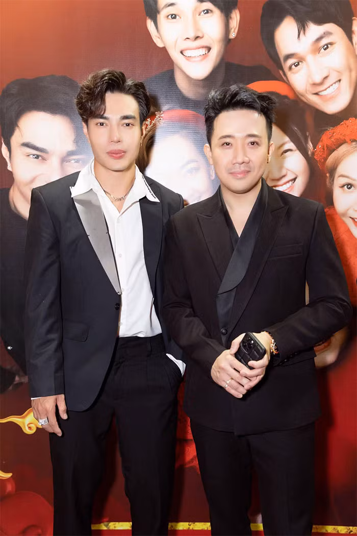 Ngày 26/4, mạng xã hội lan truyền tin đồn nhảm tố Trấn Thành cùng Lê Dương Bảo Lâm, Hiền Hồ đi bar hết 187 triệu đồng nhưng không trả tiền.