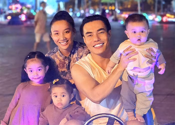 Sau 6 năm kết hôn, giờ Lê Dương Bảo Lâm đã là một diễn viên hài nổi tiếng và đang có cuộc sống viên mãn bên vợ cùng ba con.