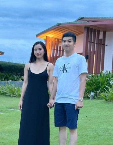 Dù chưa chụp chung khung hình nhưng Bella và con trai riêng của Bửu Lộc có vẻ hòa hợp. Nhóc tỳ luôn tỏ ra thích thú trong mỗi chuyến đi chơi.