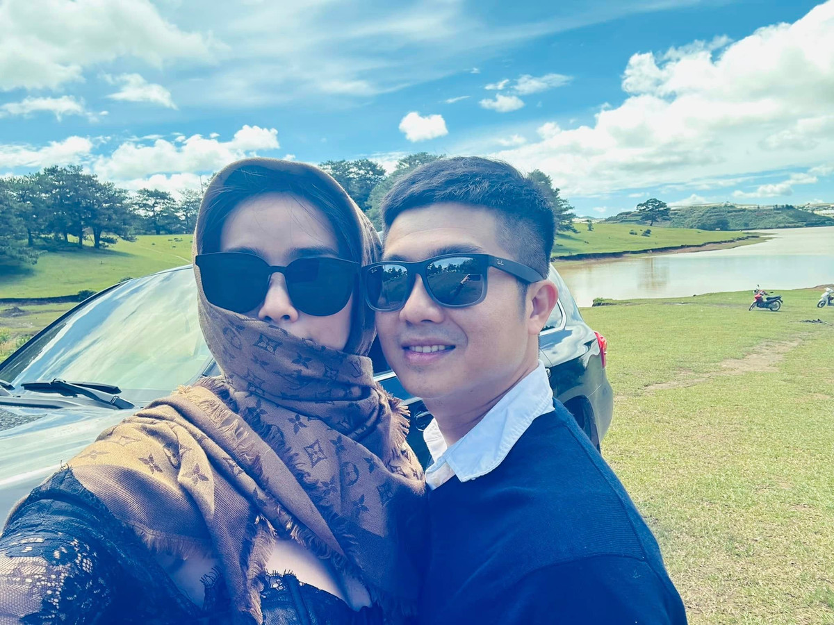 Trong chuyến du lịch Đà Lạt hồi tháng 7 vừa qua, doanh nhân Bửu Lộc đưa con trai cùng bạn gái đi du lịch.