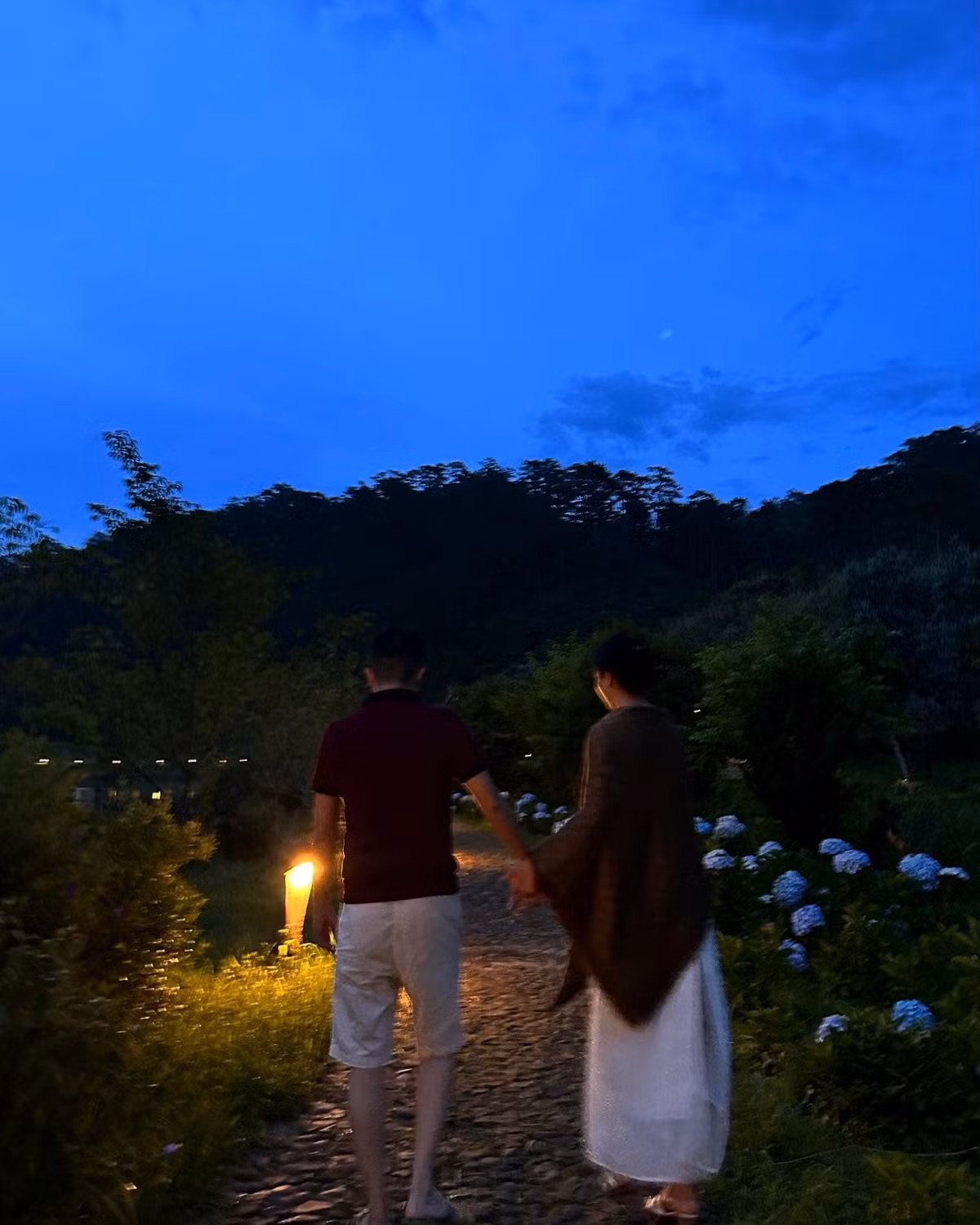 Là diễn viên nổi tiếng với màn ảnh phía Nam, từng đoạt danh hiệu Á hậu 1 cuộc thi Hoa hậu Du lịch Hoàn vũ 2017, thế nhưng từ khi công khai là bạn gái mới của chồng cũ Nhật Kim Anh, Bella Mai mới thu hút đông đảo sự quan tâm.