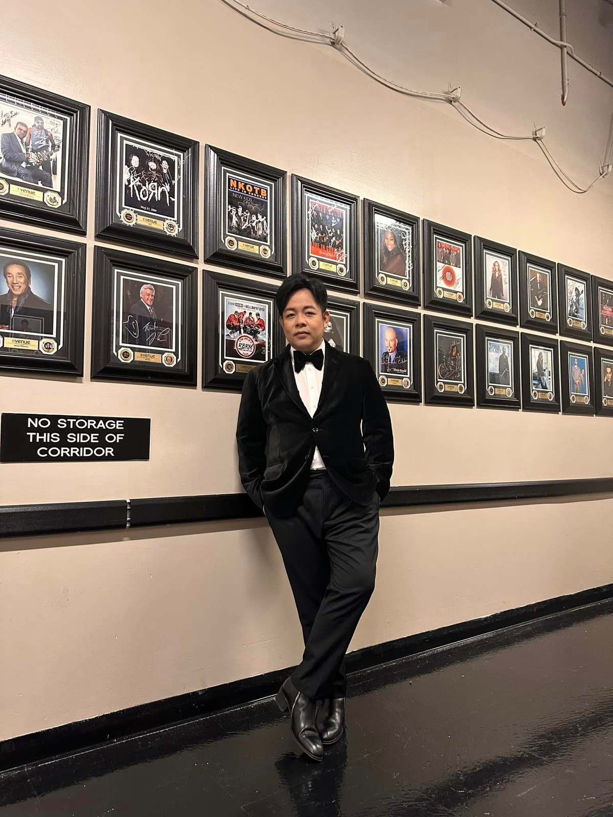 Không ít fan cho rằng nếu giảm cân thêm nữa thì Quang Lê trông không khác mấy so với thời trẻ vốn đã sở hữu gương mặt điển trai, tài tử.