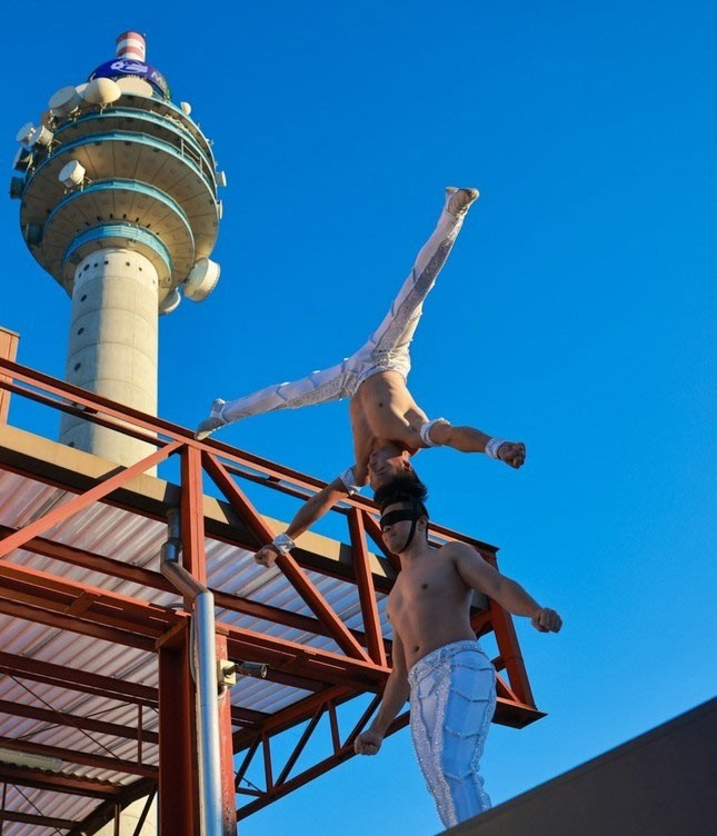 Tối 3/2/2023, anh em Giang Quốc Cơ - Giang Quốc Nghiệp lập Kỷ lục Thế giới Guinness lần thứ ba tại thành phố Milan (Italy). (Ảnh: Tiền phong)