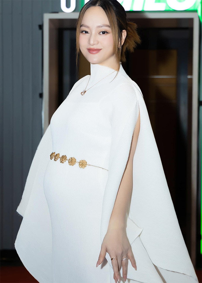 Lan Phương sẽ tái ngộ khán giả qua 12 tập phim kinh dị "Tết ở làng địa ngục" và sau đó là bản điện ảnh "Kẻ ăn hồn" vào tháng 10 này.