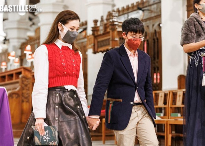 Hứa Kiến Đồng rất thân thiết với mẹ và thường xuyên cùng mẹ đi khắp nơi. (Ảnh: Instagram)