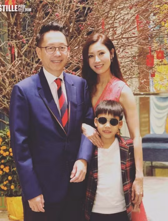 Trong mắt bố mẹ, Hứa Kiến Đồng là người hướng ngoại, có nhiều tài lẻ và sở thích.