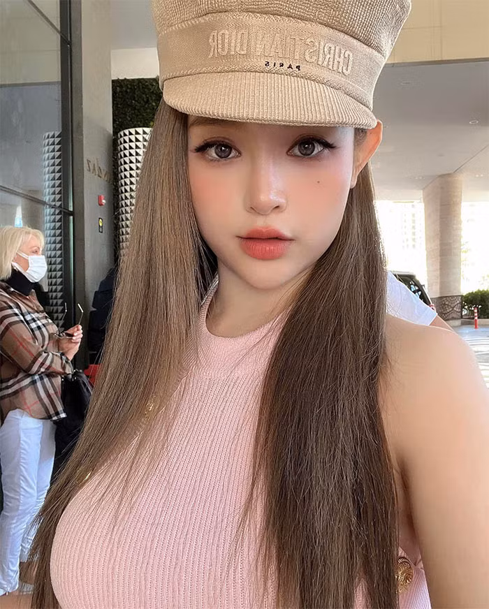 Sau khi kết hôn, Huyền Baby không còn hoạt động người mẫu hay đóng phim nữa mà tập trung chăm lo cho chồng con, kinh doanh cùng chồng. (Ảnh: FBNV)