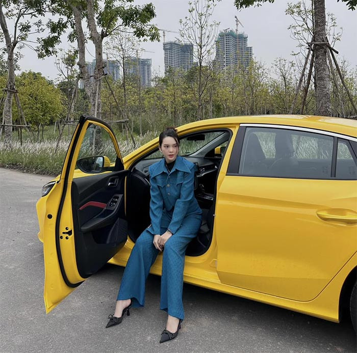 Nhờ chăm chỉ làm việc, nữ diễn viên đã có nhà, có xe ô tô, bất động sản khi mới 25 tuổi.