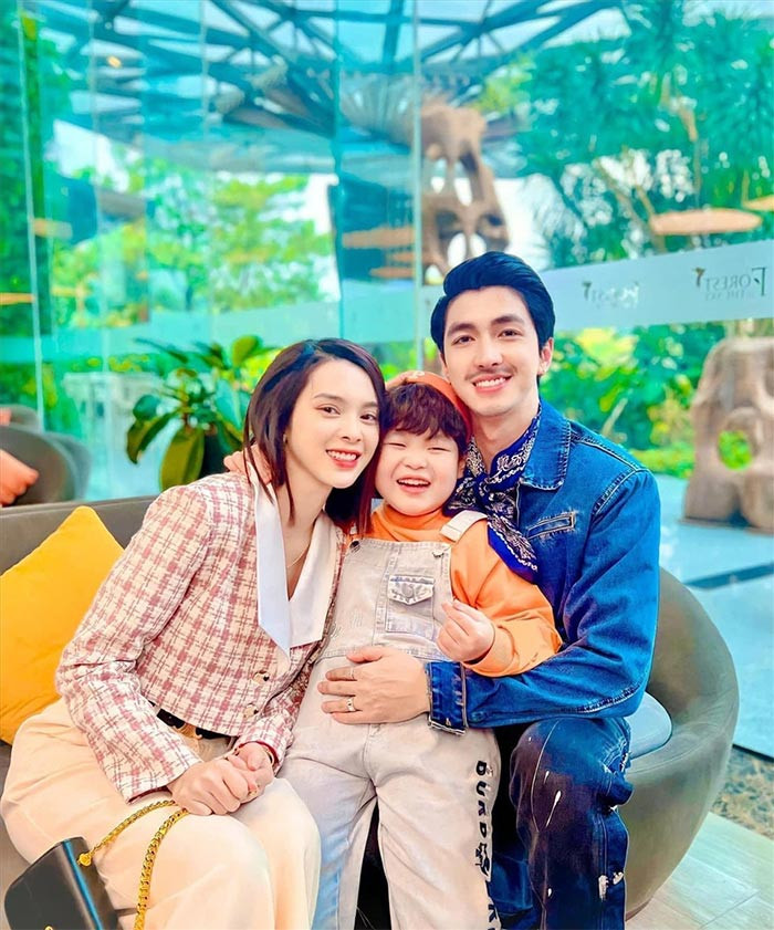 Chỉ trong vòng chưa đầy 1 năm trở lại đây, Quỳnh Lương trở thành gương mặt diễn viên gây ấn tượng với khán giả qua một loạt vai diễn trong "Lối nhỏ vào đời", "Garage hạnh phúc", "Đừng làm mẹ cáu".