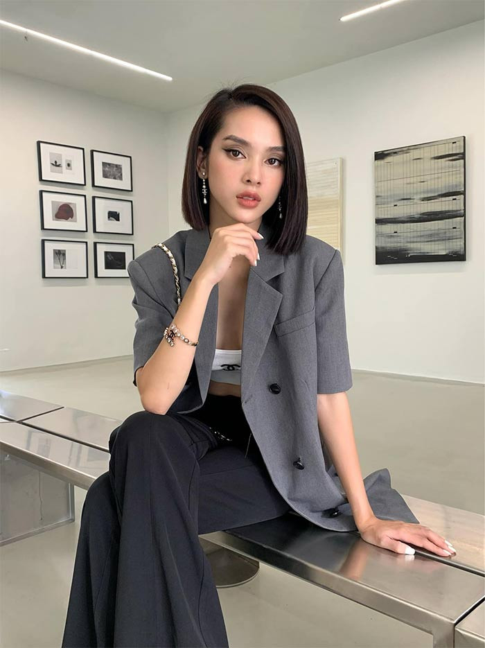 Sở hữu thân hình đẹp, Quỳnh Lương bén duyên với nghề mẫu ảnh và diễn viên. Nhờ đó khi ly hôn, cô và con trai có cuộc sống dễ thở hơn.