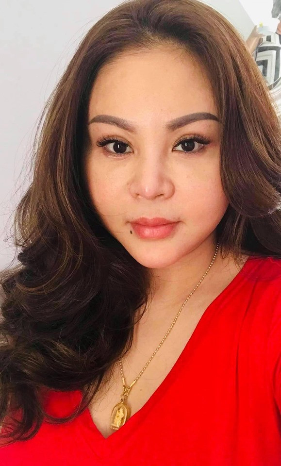 Trước tin đồn này, nữ diễn viên hài lập tức đăng ảnh mới nhất, kèm dòng chia sẻ: "Đây là hình thật của tôi, mới chụp luôn nhé. Không dùng phần mềm, không kéo mặt, chỉnh da và không biến dạng nhé". Cô cũng cho biết việc bức ảnh làm dấy lên tin đồn thẩm mỹ hỏng là do góc mặt không đẹp.