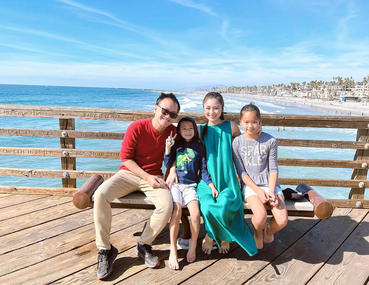 Vợ chồng Diệu Hương và hai con nhanh chóng hoà nhập với cuộc sống ở trời Tây. Cô thường vào bếp nấu những món ăn đậm hương vị Việt để đỡ nhớ nhà.