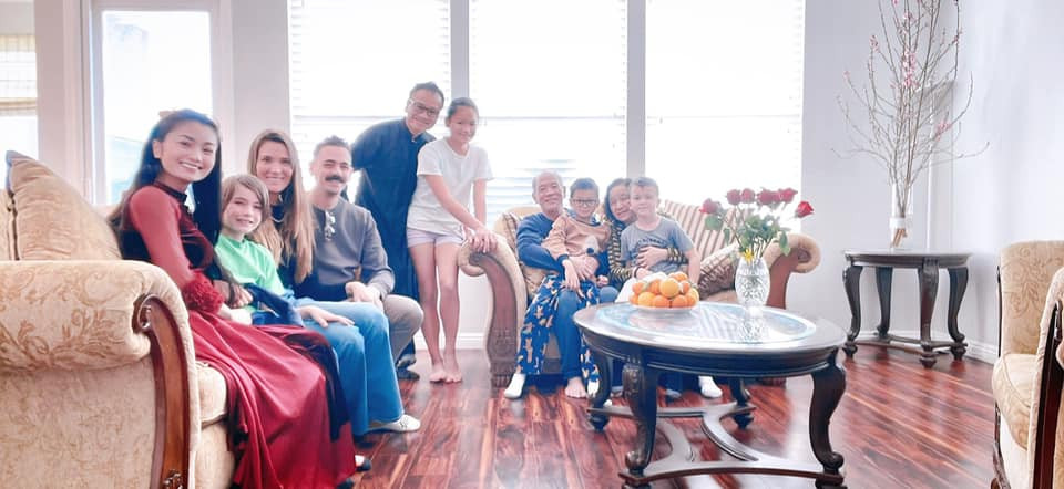 Dù ở xa quê nhưng gia đình Diệu Hương vẫn đón Tết đậm chất Việt.